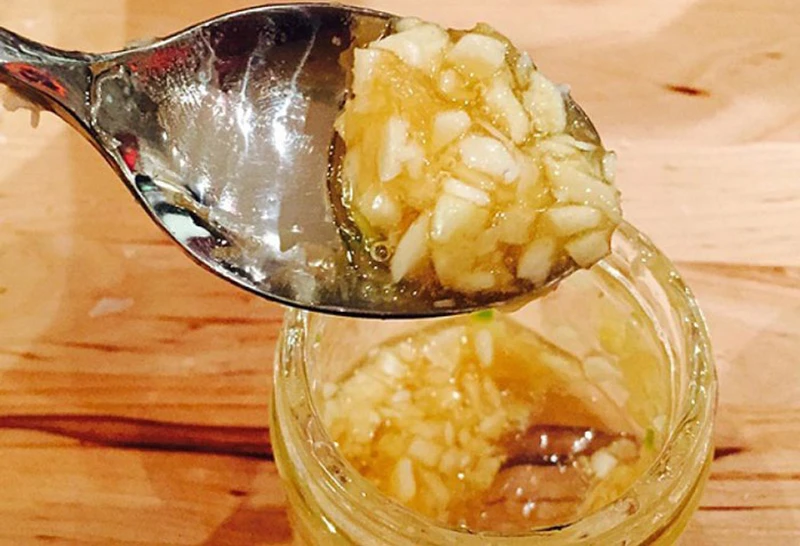 Naturalne leczenie – syrop czosnkowy. Poznaj babciny, skuteczny przepis