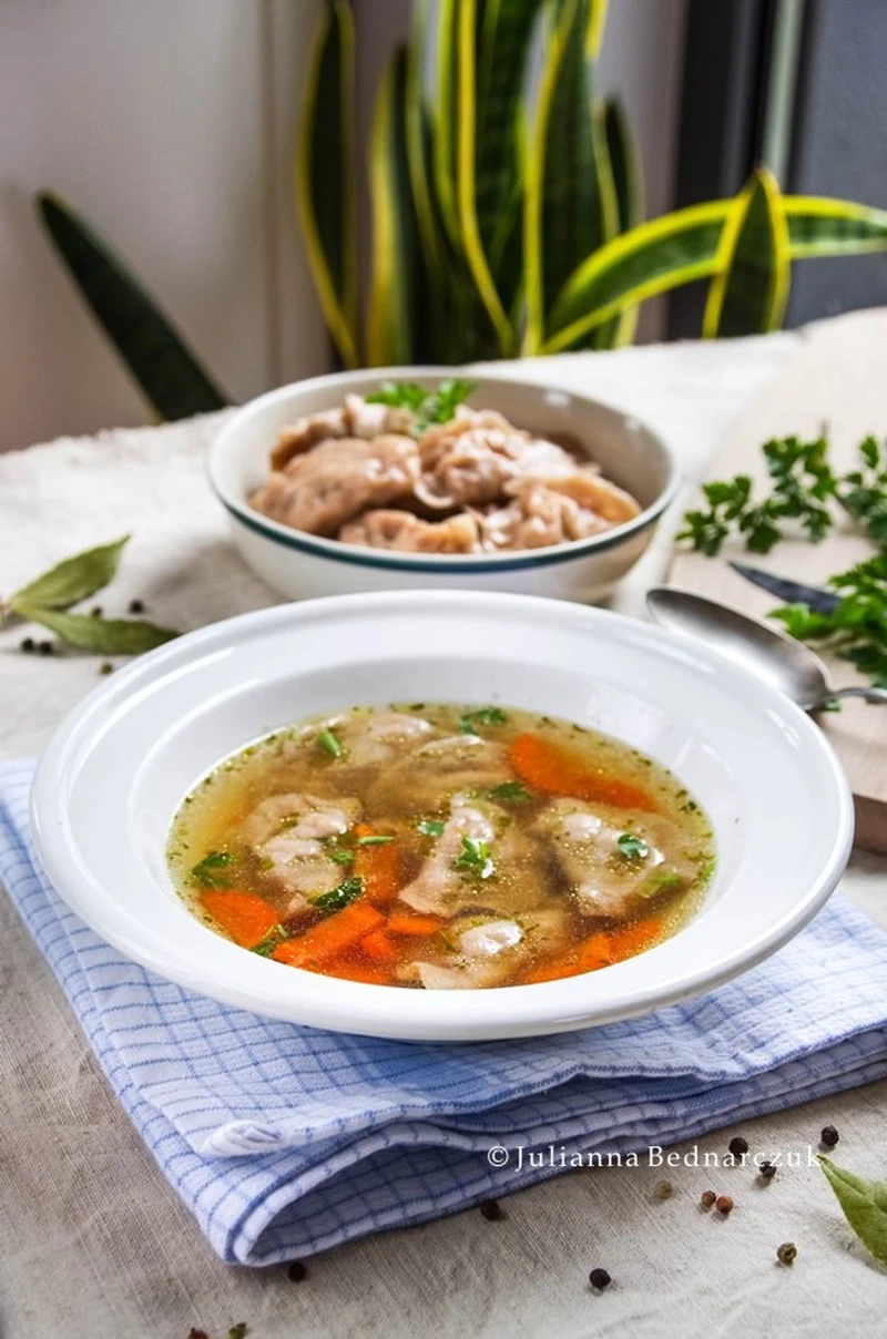 rosół z pierożkami
