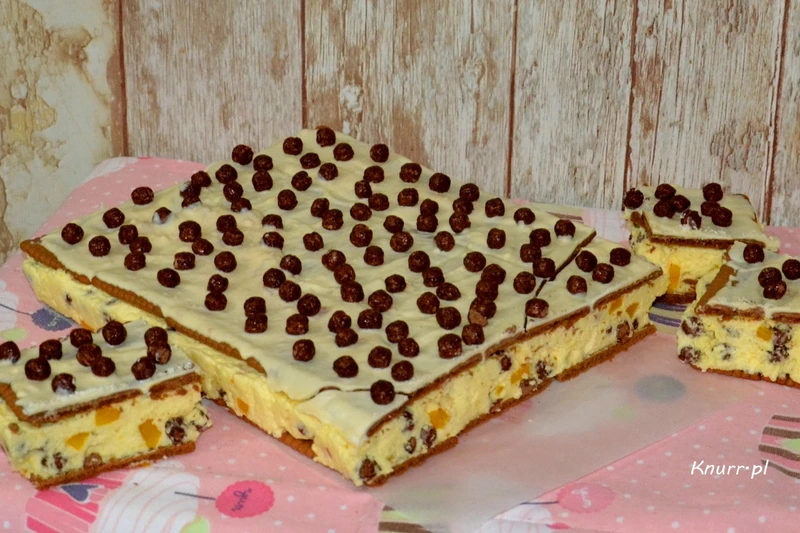 Piegusek budyniowy - efektowne ciasto bez pieczenia