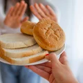 To nie gluten szkodzi jelitom najbardziej! Uwaga na ten popularny składnik