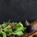 Włoska sałatka z szynką Prosciutto i figami