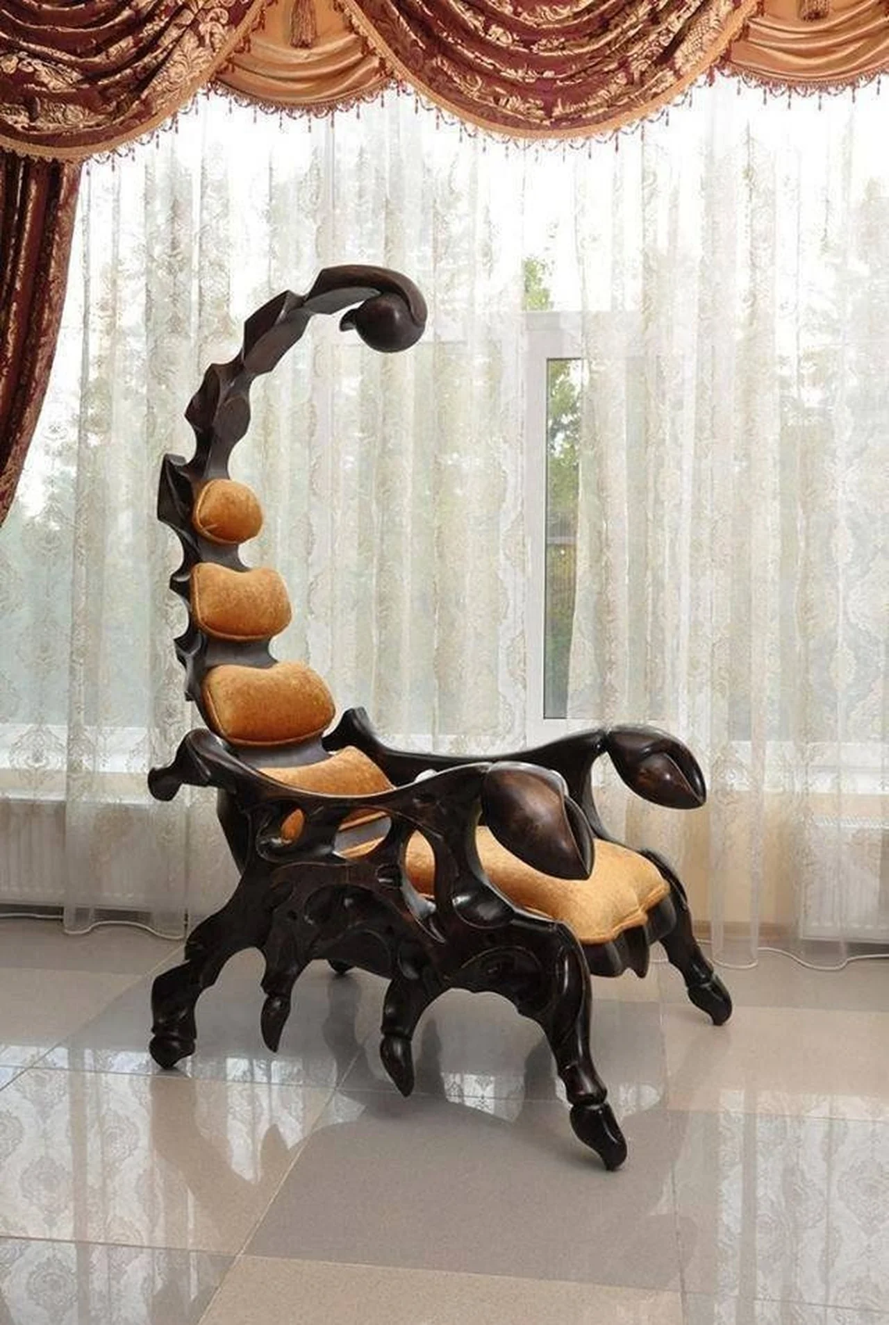 Designerski fotel skorpion