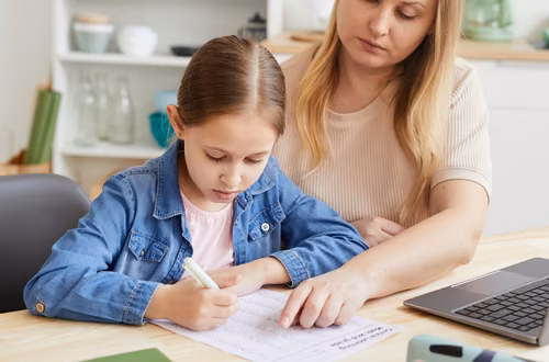 Edukacja domowa - Dla kogo i na jakich warunkach? Kto może być nauczycielem?