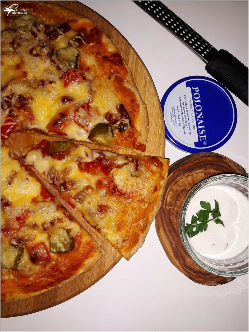 Prosta sylwestrowa pizza i szybki sos chrzanowy