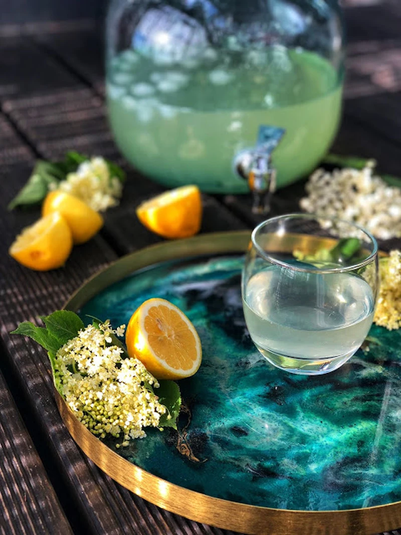 Lemoniada z kwiatów czarnego bzu