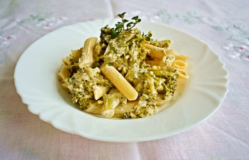 Penne w lekkim sosie brokułowym