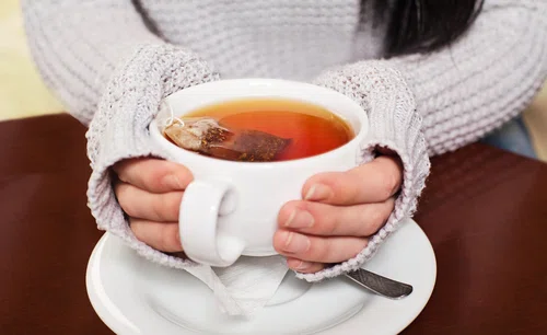 Zbyt długie parzenie herbaty jest szkodliwe! Jak to robić poprawnie?