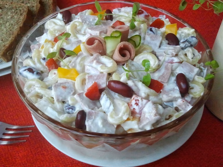 Sałatka chrzanowa z mortadelą