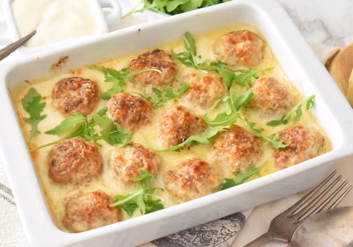 Pieczone klopsiki pod beszamelem