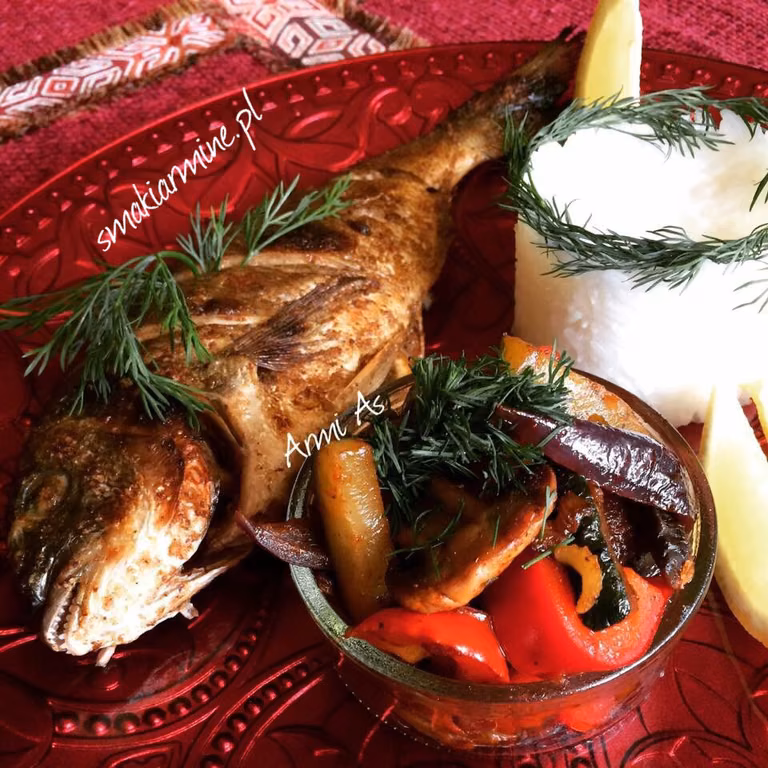 Pieczona dorada marynowana w musztardzie i curry