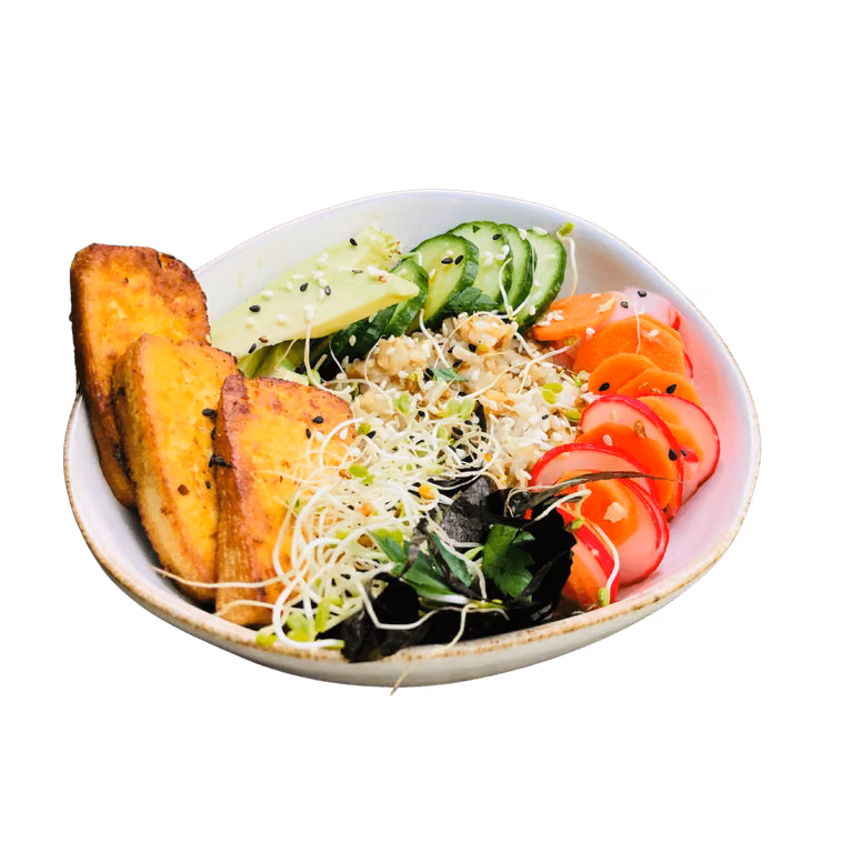 Wegański sushi bowl z tofu marynowanym z imbirem