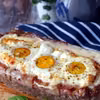 Pieczeń z mięsa mielonego z serem, boczkiem i jajkami