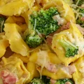 Tortellini z brokułem i boczkiem w 25 minut! Ten przepis to idealne danie dla zabieganych