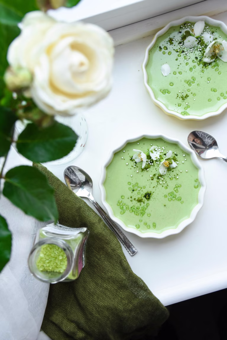 panna cotta z japońską herbatą matcha