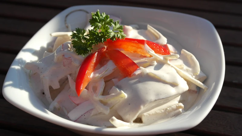 Śledzie w sosie majonezowo-śmietanowym z maggi