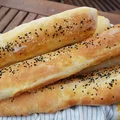 Bagietki śniadaniowe z czarnuszką i sezamem