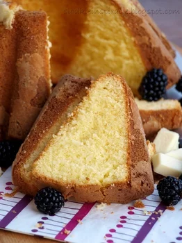 Waniliowa babka z białą czekoladą