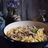 Tagliatelle z wołowiną, porami i boczniakami
