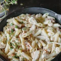 Makaron z mascarpone, kurczakiem i suszonymi pomidorami