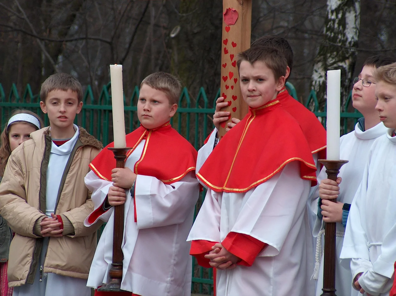 Ile zarabiają ministranci na kolędzie? Od kilku złotych do małej fortuny!