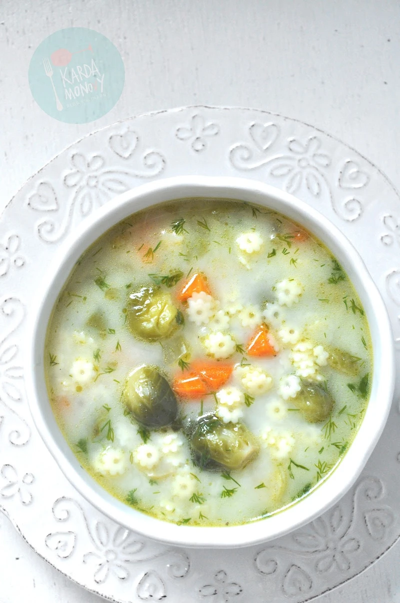 Zupa z brukselką i makaronem