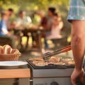 Dobre maniery na grillu! Co robić i czego unikać podczas imprezy w ogrodzie.