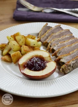 Pieczone piersi kacze z jabłkiem i żurawiną