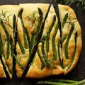 Focaccia ze szparagami