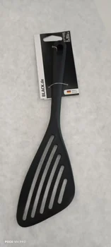 Łopatka do patelni z TEDi wycofana ze sprzedaży. Sprawdź, dlaczego może zagrażać Twojemu zdrowiu