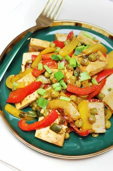 Tofu z warzywami po pekińsku