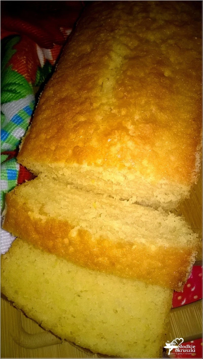 Delikatnie cytrynowa babka