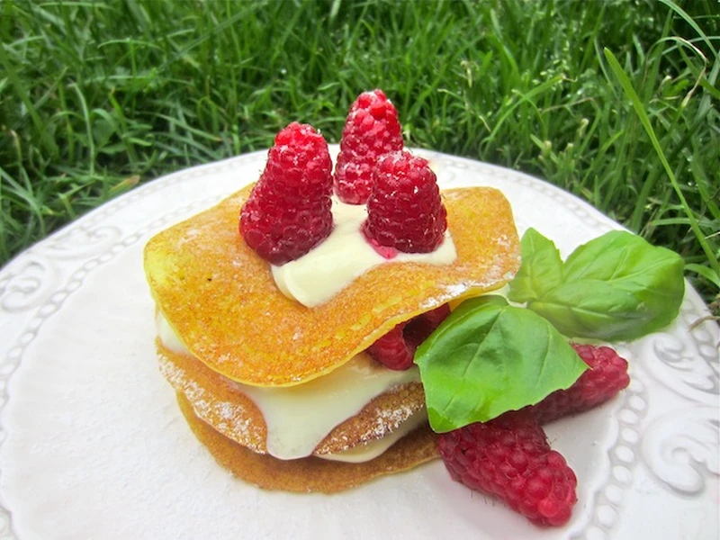 PLACUSZKI JAGLANE Z MASCARPONE I MALINAMI