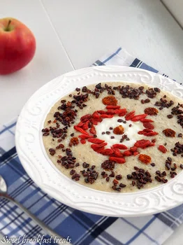 ORZECHOWA OWSIANKA Z SUPERFOODS I BANANEM.