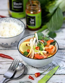 Pikantne jesienne krewetki z dynią i grzybami w aromatycznym sosie TomYum