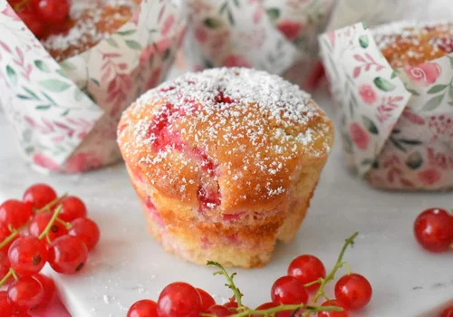 Muffiny z porzeczkami i jogurtem greckim