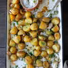 PIECZONE ZIEMNIAKI Z CZOSNKIEM I SOSEM KOPERKOWYM