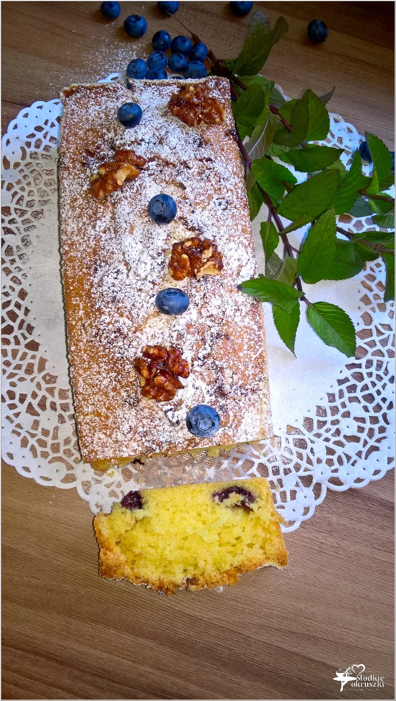 Ciasto z borówkami i i orzechami włoskimi w karmelu (bez miksera)