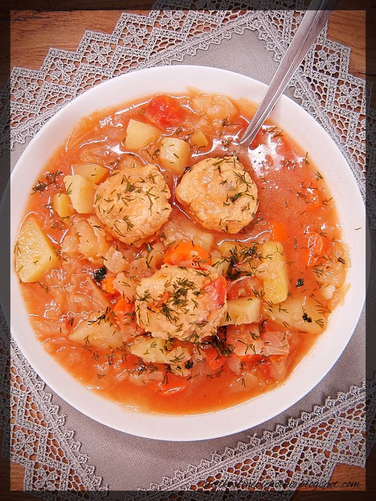 Zupa kapuściana z pulpecikami