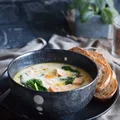 Szybka zupa z łososiem i szpinakiem