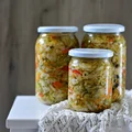 Sałatka z ogórków, kapusty i papryki