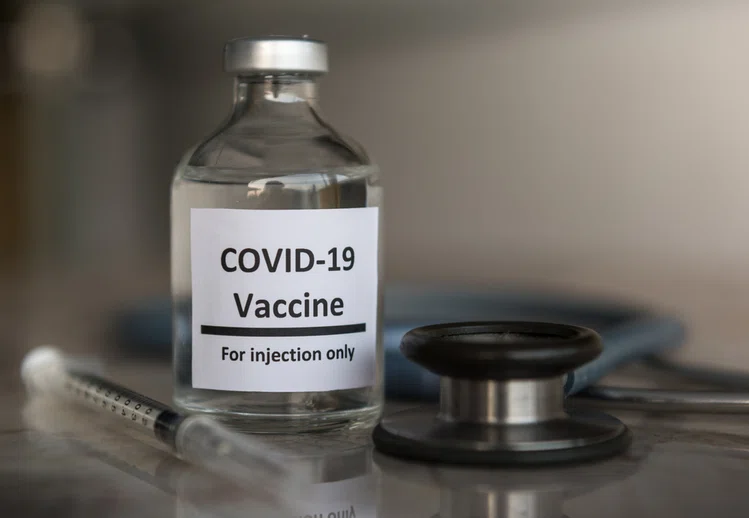 Zdjęcie Zgony kojarzone ze szczepionką i odczyny poszczepienne. Wiceminister zdrowia podaje liczby #1