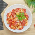 Tortellini zapiekane w sosie pomidorowym