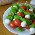 Szaszłyki caprese