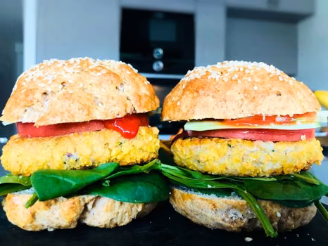 Burgery rybne z błyskawicznymi bułkami