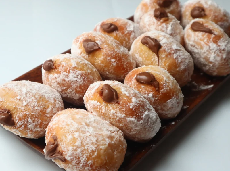 Słodkości na ostatnią chwilę? Oto ekspresowe pączki bez drożdży – gotowe w 15 minut!