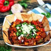 Chili con carne i domowe nachosy