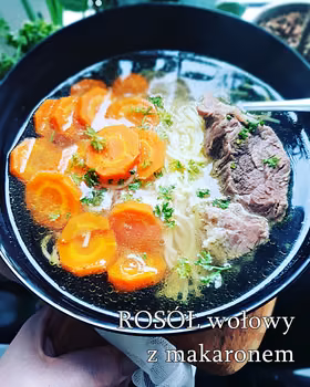 Rosół wołowy z makaronem