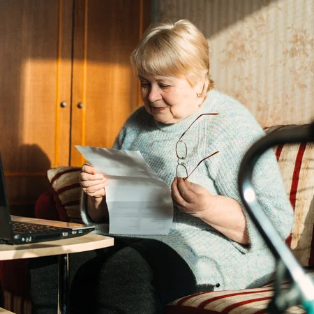 Skarbówka wypłaci nawet 800 złotych bez składania wniosku! Na początku 2026 roku ruszają zwroty dla emerytów