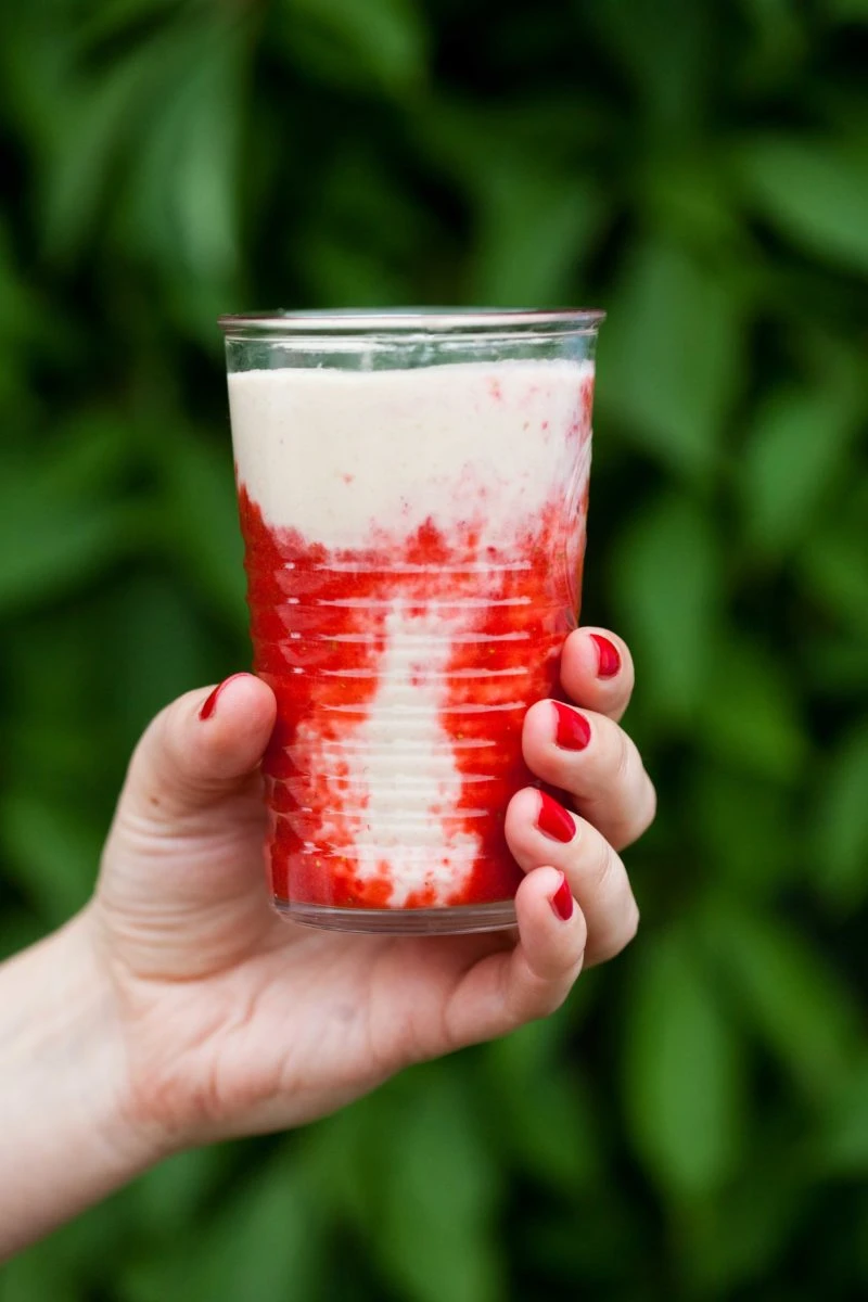 SMOOTHIE BANANOWE Z MASŁEM ORZECHOWYM I TRUSKAWKAMI