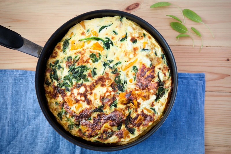 FRITTATA Z DYNI I SZPINAKU Z FETĄ